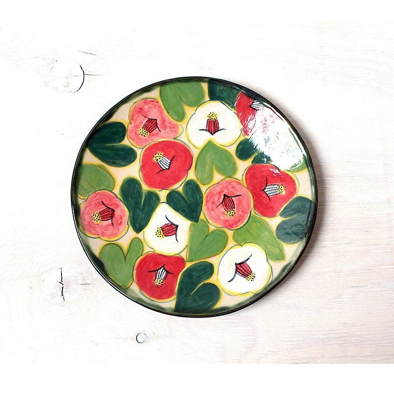 椿(緑色の葉)の色絵皿 - 花瓶/花器 - 陶 多色