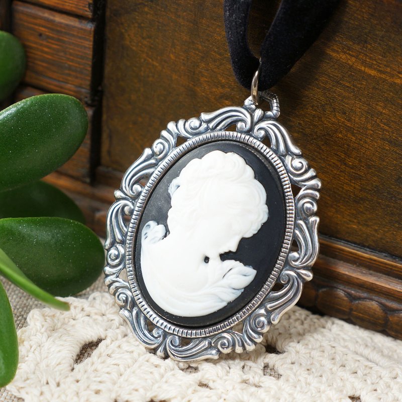 Black and White Lady Girl Cameo Ribbon Choker Necklace Victorian Epoch Jewelry - 頸鏈 - 其他材質 黑色