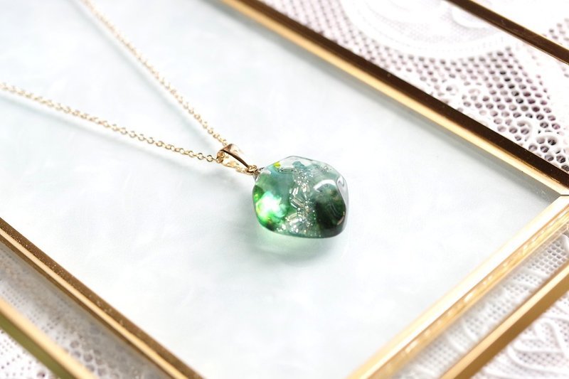Resin Art Mineral Pendant - Fairy Forest - สร้อยคอ - เรซิน สีเขียว