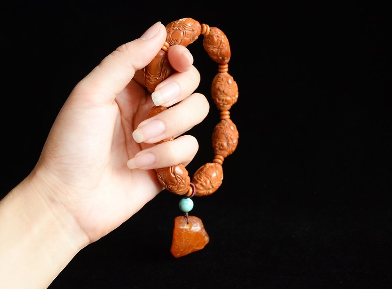 [Olive Core Carving] Chinese Traditional Engraving Bracelet Bracelet Handheld Beads - Bracelets - Wood Brown