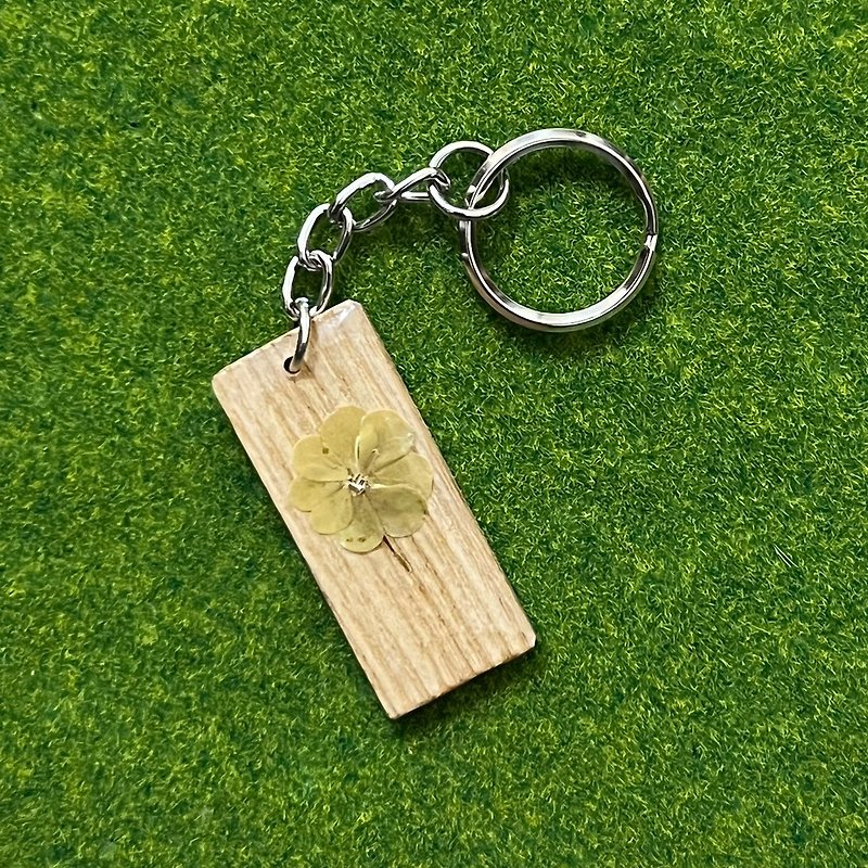 【幸運草壓花系列】 四葉幸運草-吊飾/鑰匙圈【款式十二】 - 鑰匙圈/鑰匙包 - 木頭 綠色
