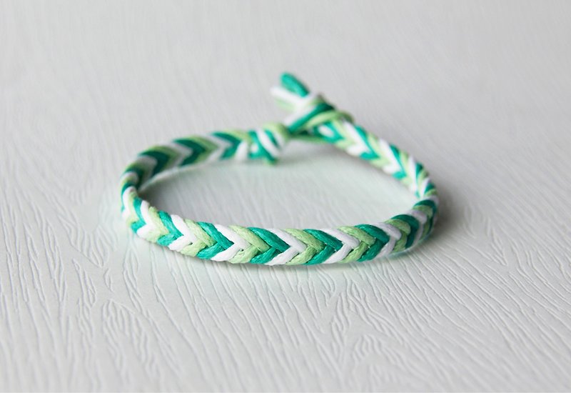 From shallow to deep-fine gradient Teal/ hand-woven bracelet - สร้อยข้อมือ - วัสดุอื่นๆ สีเขียว