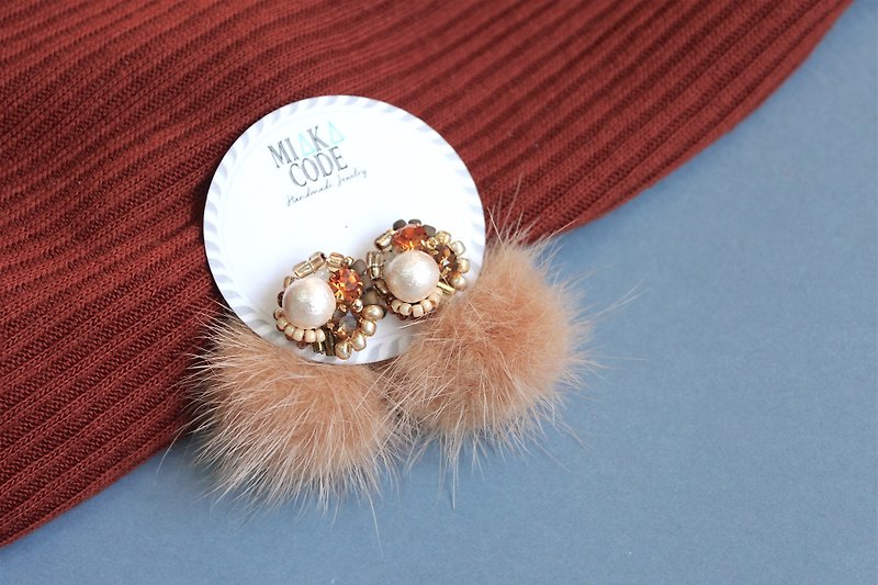 [Autumn and winter new fashion] handmade beaded Swarovski crystal cotton cotton bead brown hair ball Japanese anti-allergic ear - Earrings & Clip-ons - Other Materials Brown