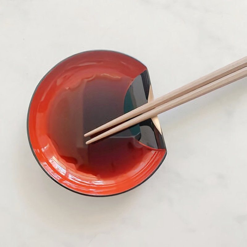 Half-moon shaped lacquer plate & chopstick holder/sauce dish - Small Plates & Saucers - Other Materials Red