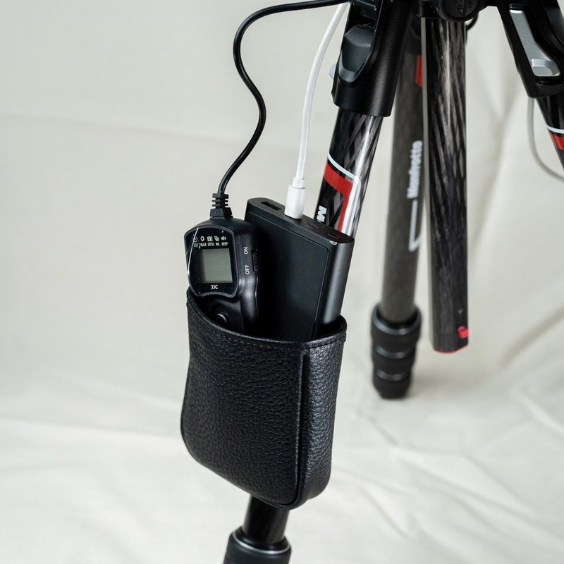 Shutter release bag for tripod, storage bag, for tripod, genuine leather (storage bag for mobile power supply) - อื่นๆ - หนังแท้ สีดำ