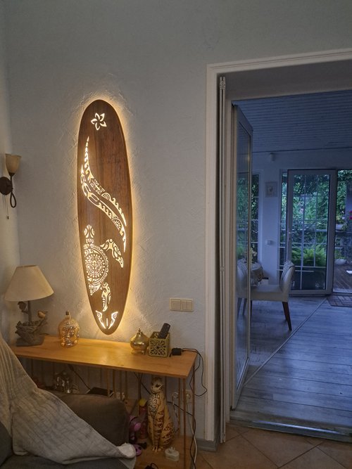 HANDYCOR Surfboard-shape wall led light with maori pattern, turtle