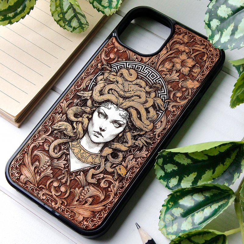 Medusa Recolored 3 -  Phone case wood laser engraved + hand painting - 手機殼/手機套 - 木頭 咖啡色