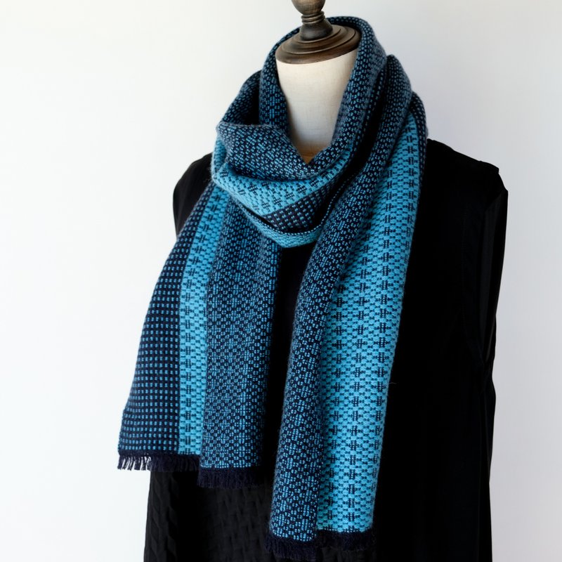 Cashmere Hand-woven 100% cashmere scarf [Junka 04] - ผ้าพันคอถัก - วัสดุอื่นๆ สีน้ำเงิน