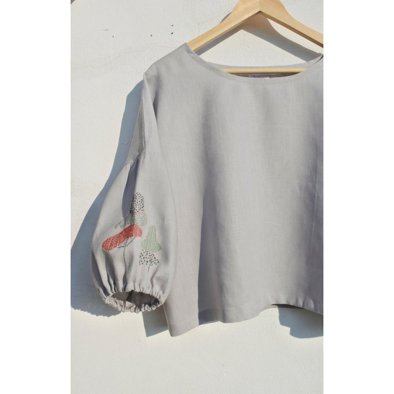 Embroidery | Linen | Round neck shirt, cuffed sleeves, grey - 女上衣/長袖上衣 - 棉．麻 灰色