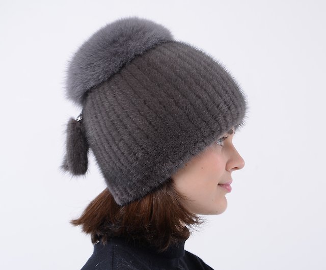 ミンクファーニット帽子 本物の毛皮のポンポン付き ファーキャップ - ショップ FurStyleUA 帽子 - Pinkoi