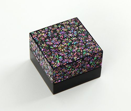 MIZI Art, mother-of-pearl crafts by Korean artist Mini Daisy, Mother-of-pearl Craft Box
