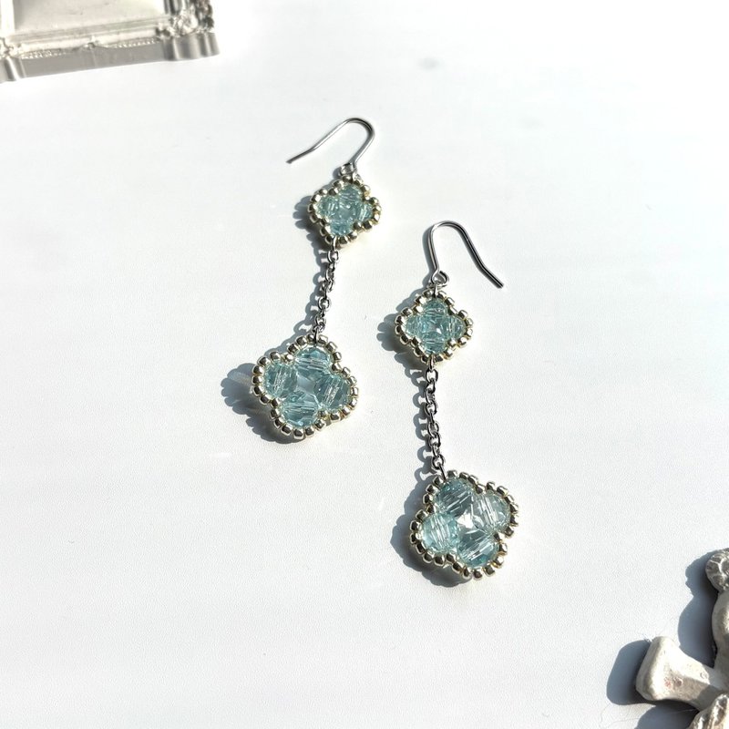 Clover Dangle Earrings Handmade Beaded Rhodium Plated Chain Blue Floral Elegant - 耳環/耳夾/耳骨夾 - 玻璃 藍色