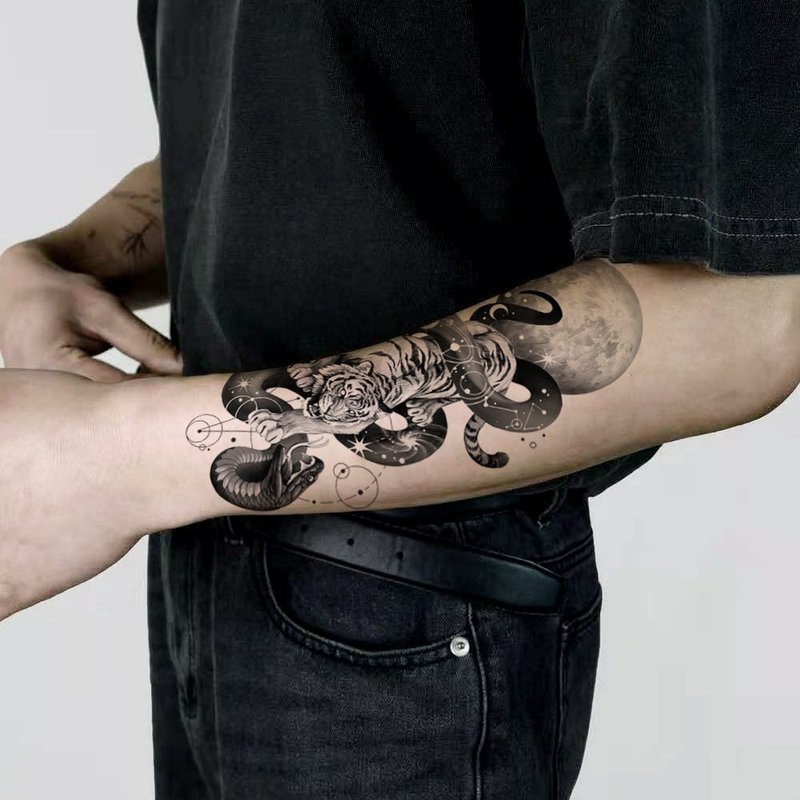 港澳台免運費發2張【下山虎花臂超大張】高級感紋身貼防水持久仿真 - 紋身貼紙/刺青貼紙 - 紙 黑色