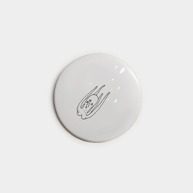JinJin 徽章/磁鐵-摸魚(5.8cm) - 徽章/別針 - 其他金屬 灰色