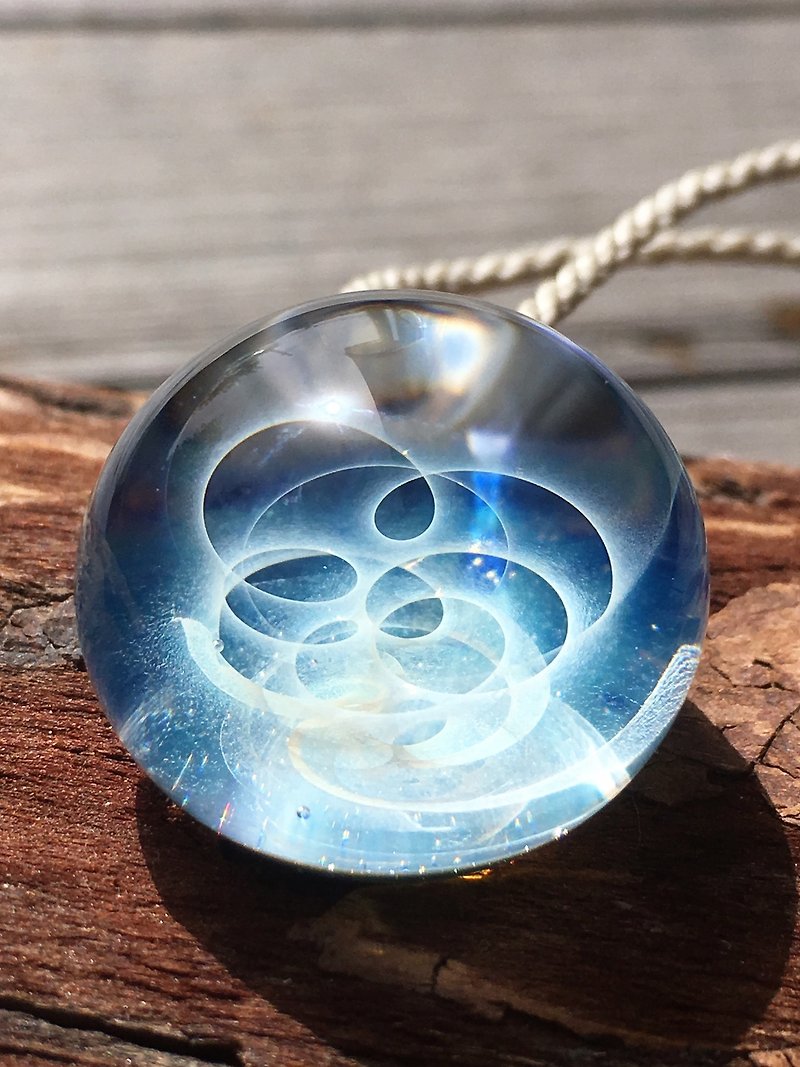 boroccus  The solid mysterious blue design  Thermal glass  Pendant. - Necklaces - Glass Blue