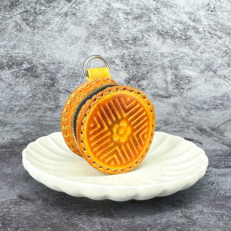 Mooncake buns made of genuine leather, hand-stitched and hand-dyed - Coin Purses - Genuine Leather Yellow