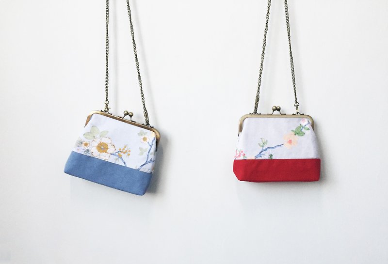 Tree and flowers flowers clasp frame bag/with chain/ cosmetic bag - Clutch Bags - Cotton & Hemp 