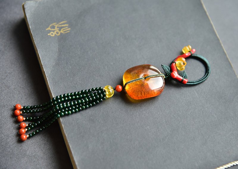 [Bracelet] Amber natural amber peace buckle coral retro literary collar pendant - Charms - Semi-Precious Stones Green