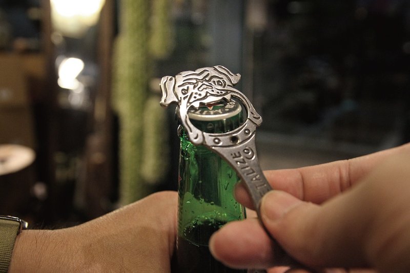 【METALIZE】Retro Bulldog Bottle Opener - พวงกุญแจ - ทองแดงทองเหลือง สีเงิน