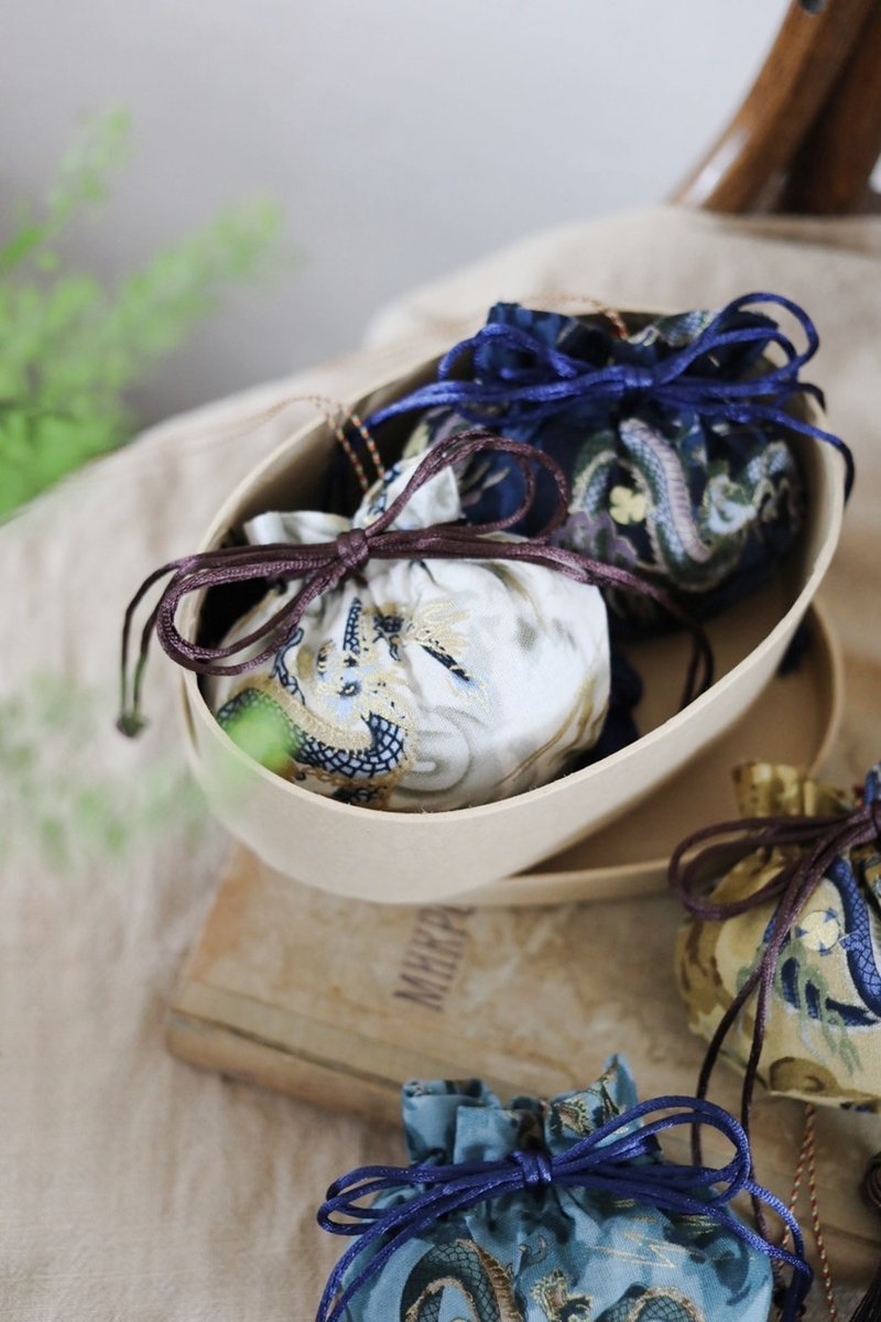 龍紋刺繡香包雙入禮盒 4色 10種色系組合 - 擺飾/家飾品 - 棉．麻 多色