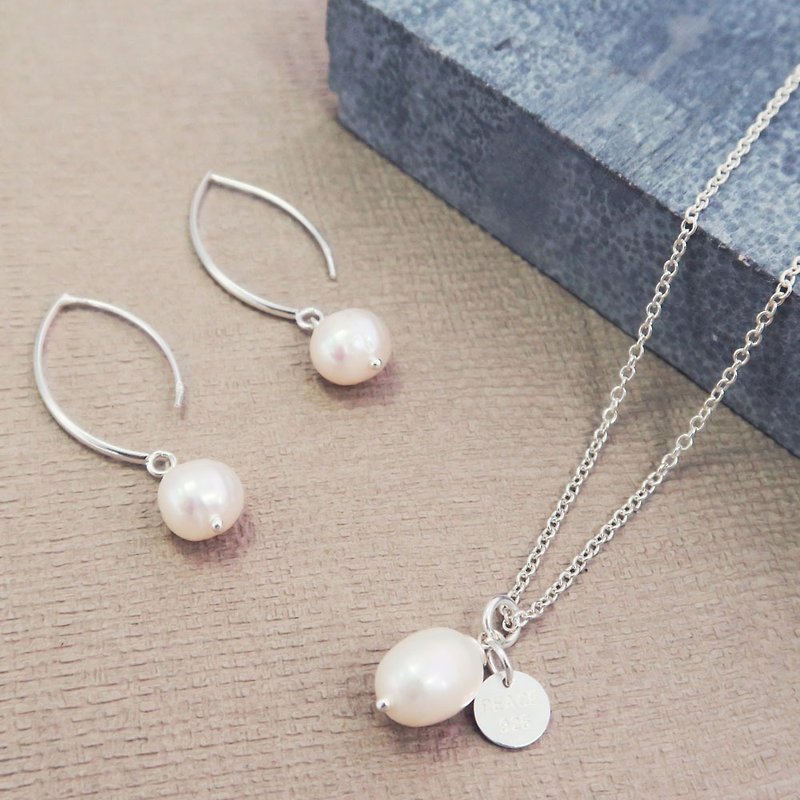 純銀天然珍珠耳環 橢圓弧形垂吊式設計 - 耳環/耳夾 - 純銀 銀色