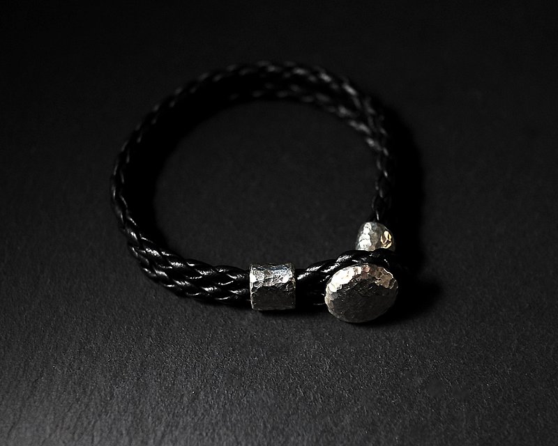 Mirror sterling silver irregular mapping leather bracelet "black" - สร้อยข้อมือ - โลหะ 