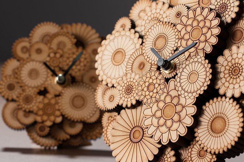 Flower wooden clock (small) - นาฬิกา - ไม้ สีนำ้ตาล