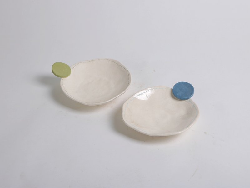 /Big Dot/ Hand-kneaded ceramic plates set of two - จานและถาด - ดินเผา หลากหลายสี