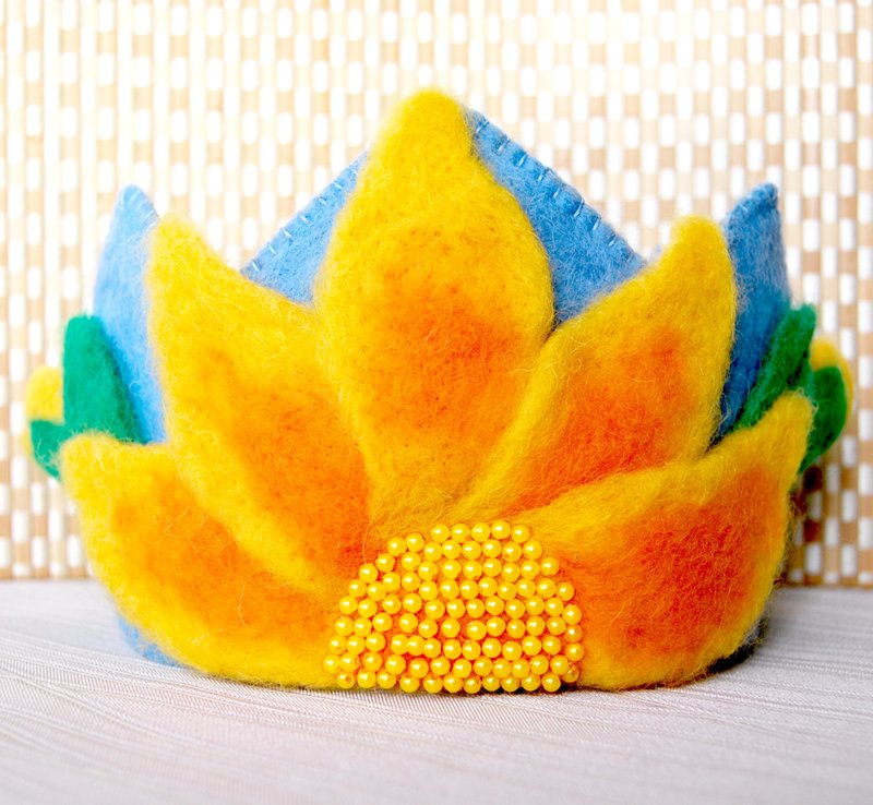 Handmade Crown with Sunflower•Blue Wool Felt Crown•Boy or Girl Birthday Headband - ที่คาดผม - ขนแกะ สีเหลือง
