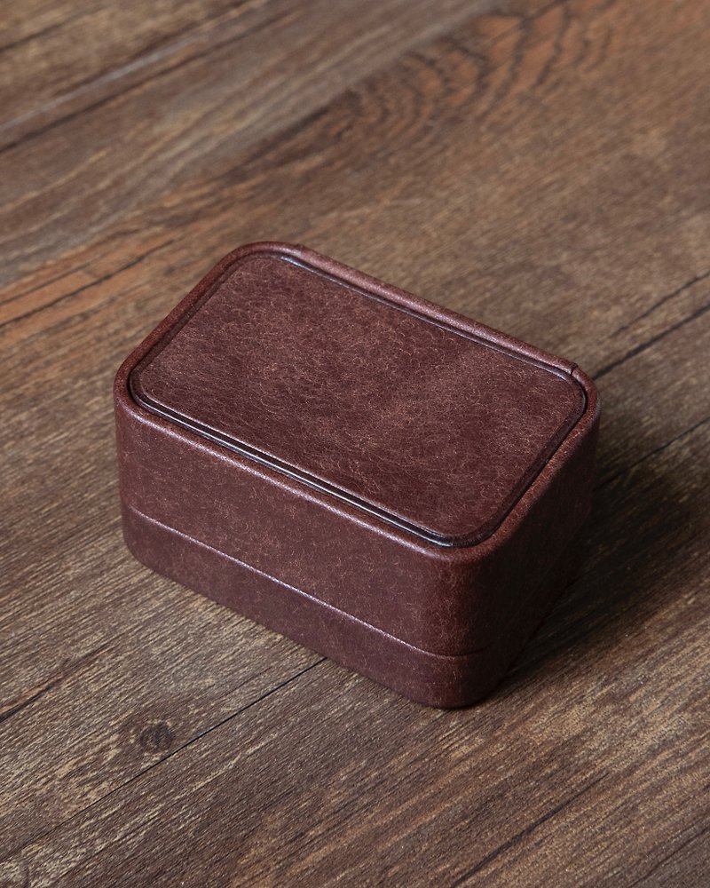Italian vegetable tanned cow leather ring box - แหวนทั่วไป - หนังแท้ สีนำ้ตาล