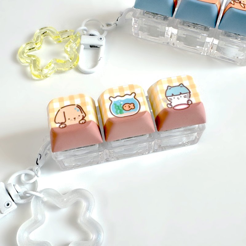 Fish Keycaps Keychain Fidget Keyring - 吊飾/掛飾 - 塑膠 