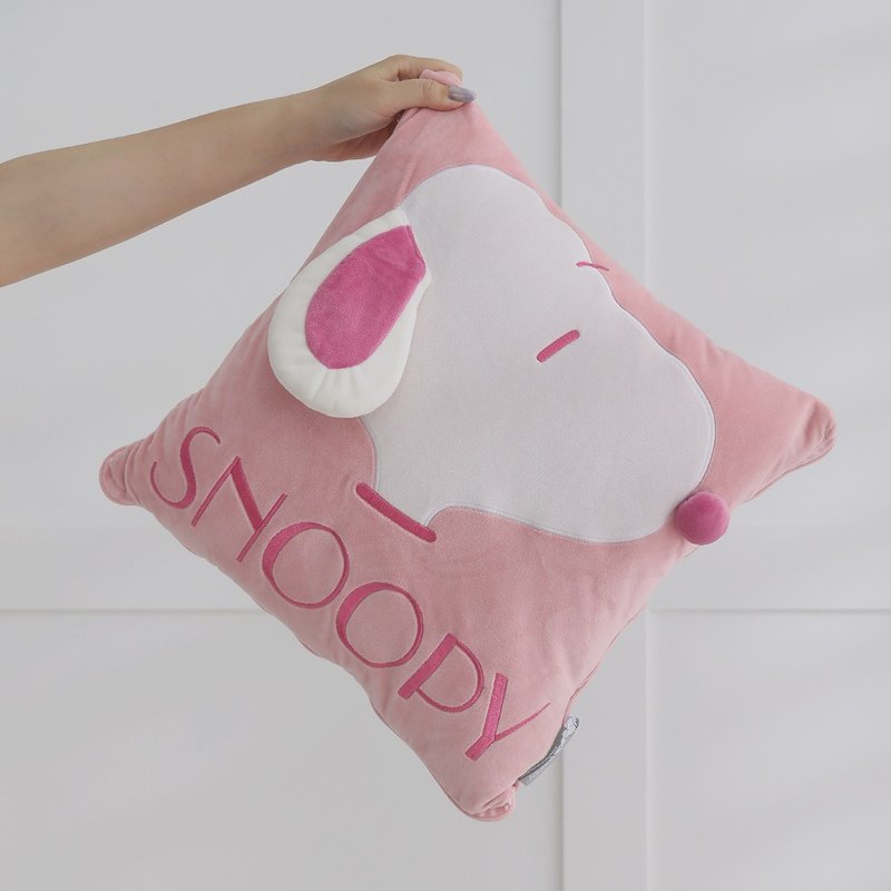 [HOYACASA x Snoopy joint model] Warm dual-use pillow blanket-Sakura Pink - Blankets & Throws - Other Man-Made Fibers Pink