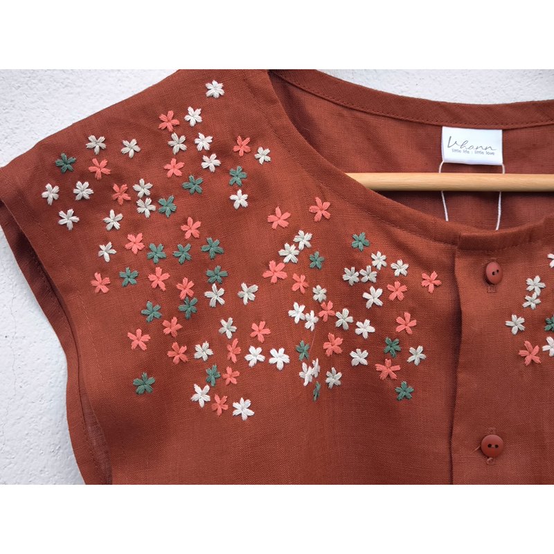 Embroidery | Linen | Round neck shirt, red-brown - 女上衣/長袖上衣 - 棉．麻 咖啡色