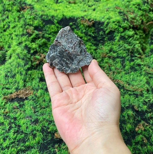 Rainbow Crystal 火焰石 |天然能量水晶礦石 | 增智慧 排除負能量 平緩心中雜念