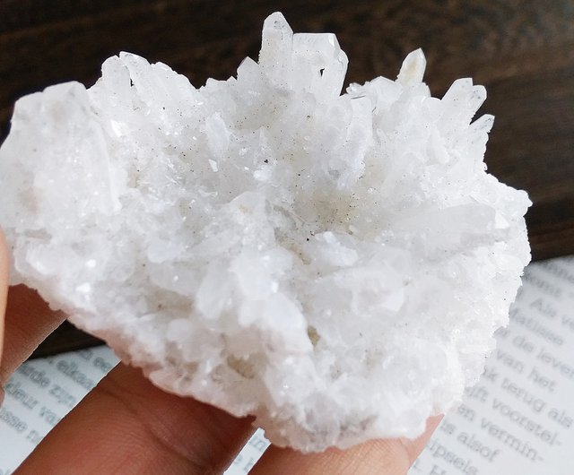 自然色　ピンク水晶クラスター　412g 自立　水晶　原石　自然石P⑤ 自然色 ピンク水晶クラスター 412g 自立 水晶 原石 自然石P⑤