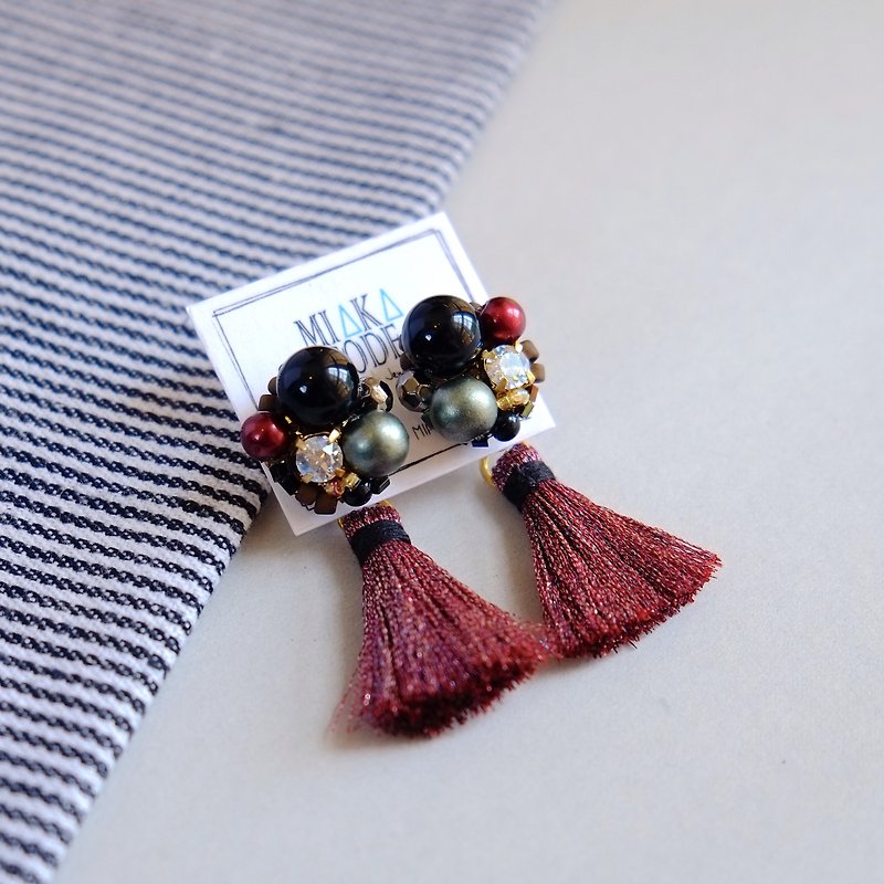 Hand-beaded Jewelry with red wine Tassel anti-sensitive Earrings/Ear-clips - ต่างหู - วัสดุอื่นๆ สีแดง