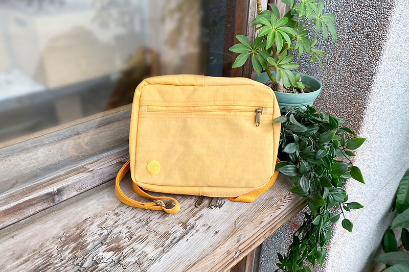 小さな旅行バッグ | 暖かい日差しのしわ付きバッグ | 小さな日々 - ショルダーバッグ - その他の素材 