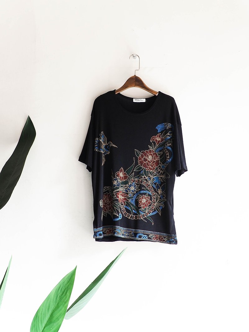 Kawamiyama - Aichi cool and elegant flower love girl vintage silk spinning top Tshirt oversize vintage - เสื้อยืดผู้หญิง - เส้นใยสังเคราะห์ สีดำ