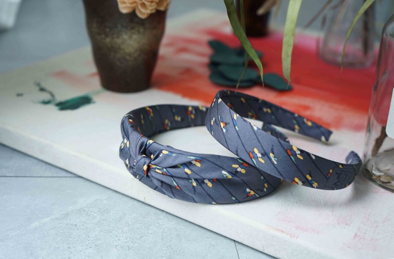 Antique tie modified handmade hairband-Hermès scale-dark gray-bow/narrow version-exchange gift - ที่คาดผม - ผ้าไหม สีเทา