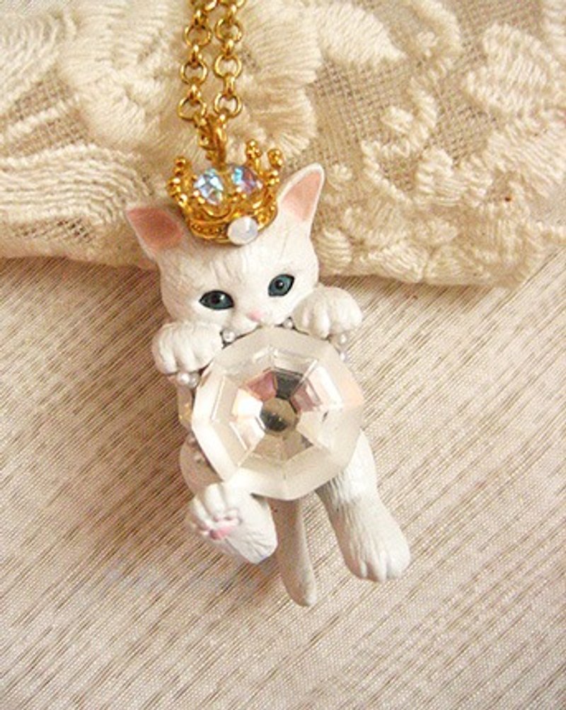[Jolie baby] snowing - Russian Crown octagonal fog gray cat white crystal diamond necklace - Necklaces - Other Materials White