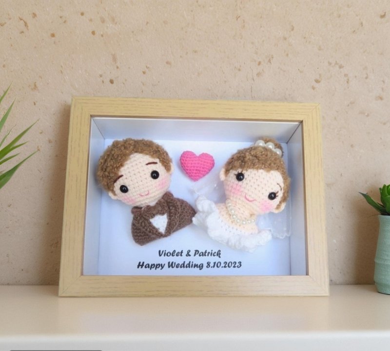 【客製化】鈎織結婚公仔相框 - 相框/畫框 - 棉．麻 白色