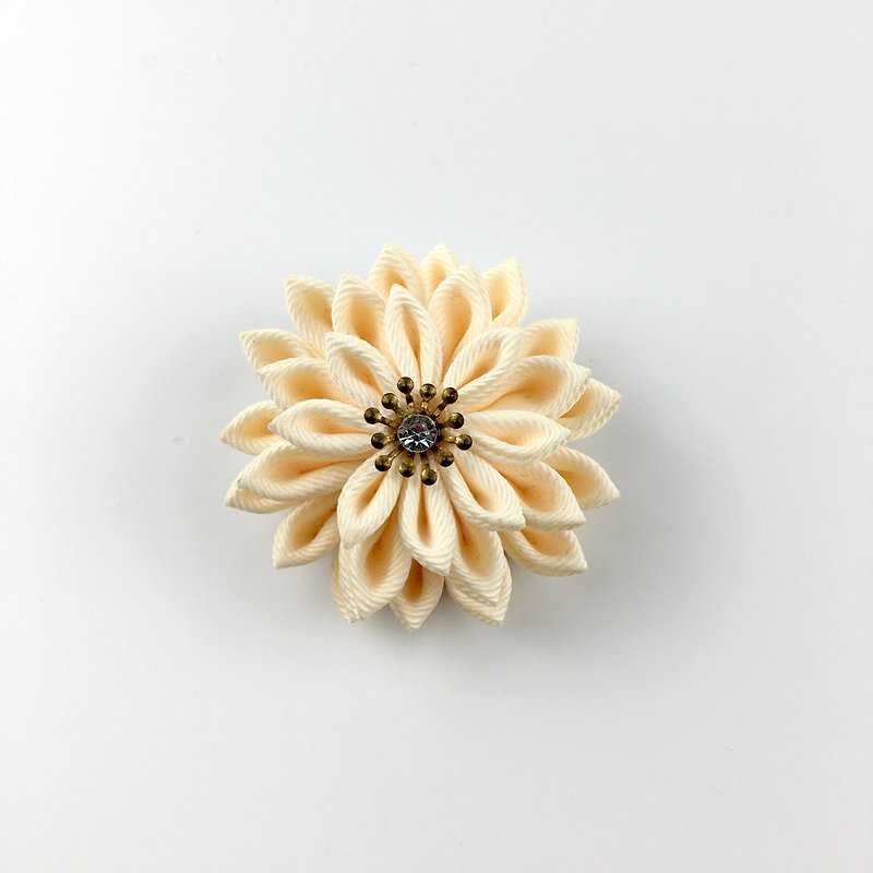 Kaika Ato / Yae chrysanthemum-light lotus root powder / Japanese style cloth flower / つまみ簡工花簪 - เครื่องประดับผม - วัสดุอื่นๆ สีเหลือง