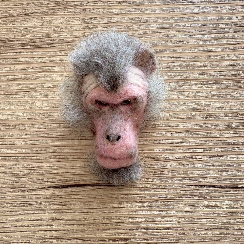 ヤクシマザルの顔ブローチ - ブローチ - ウール ピンク