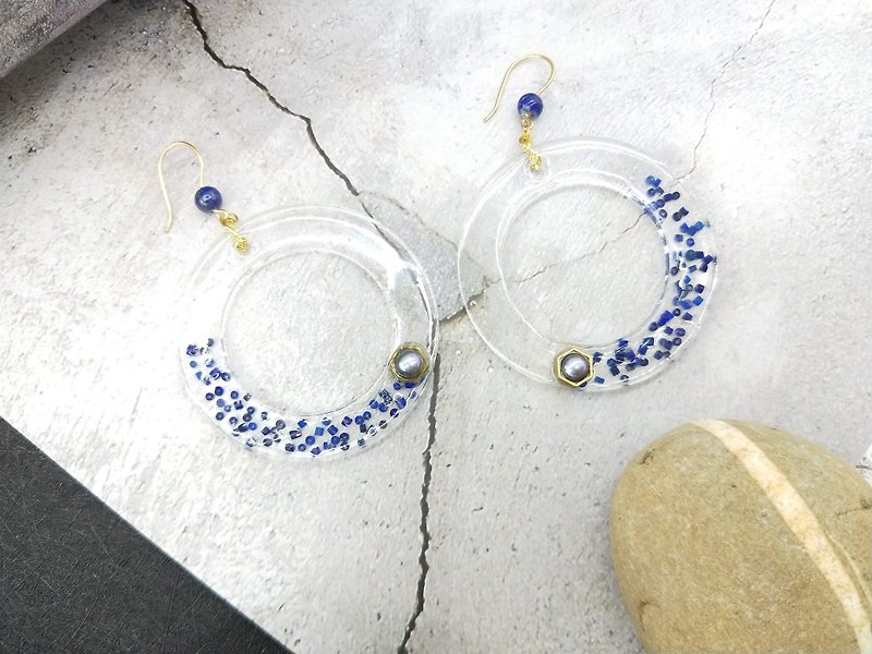 earring. Lapis lazuli * black pearl resin large circle ear pin ear clip earrings - ต่างหู - ไข่มุก สีใส