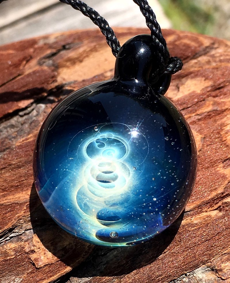 boroccus solid galactic nebula design heat-resisting glass pendant - สร้อยคอ - แก้ว สีดำ