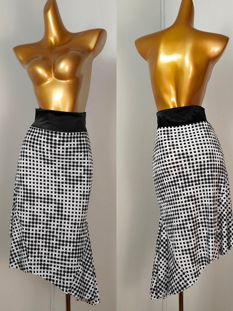 Black plaid bevel design skirt - กระโปรง - วัสดุอื่นๆ สีดำ