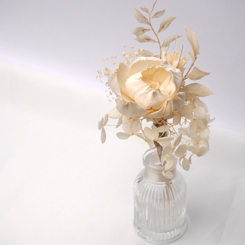 【 禮物 】雪白香氛花束 | 擴香 | 花藝師手工綁製 - 香氛/精油/擴香 - 植物．花 白色