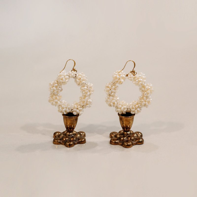Iri Pearl Hoops earrings - ต่างหู - ไข่มุก ขาว