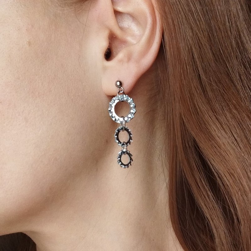 Grunge earrings men. Futuristic earrings unisex. Cyberpunk geek gift. - ต่างหู - โลหะ สีเงิน