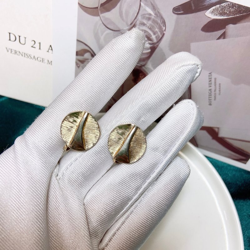【西洋古董飾品】質感圓線條設計光澤掐絲沙金工藝 耳環 耳夾 - 耳環/耳夾/耳骨夾 - 貴金屬 金色